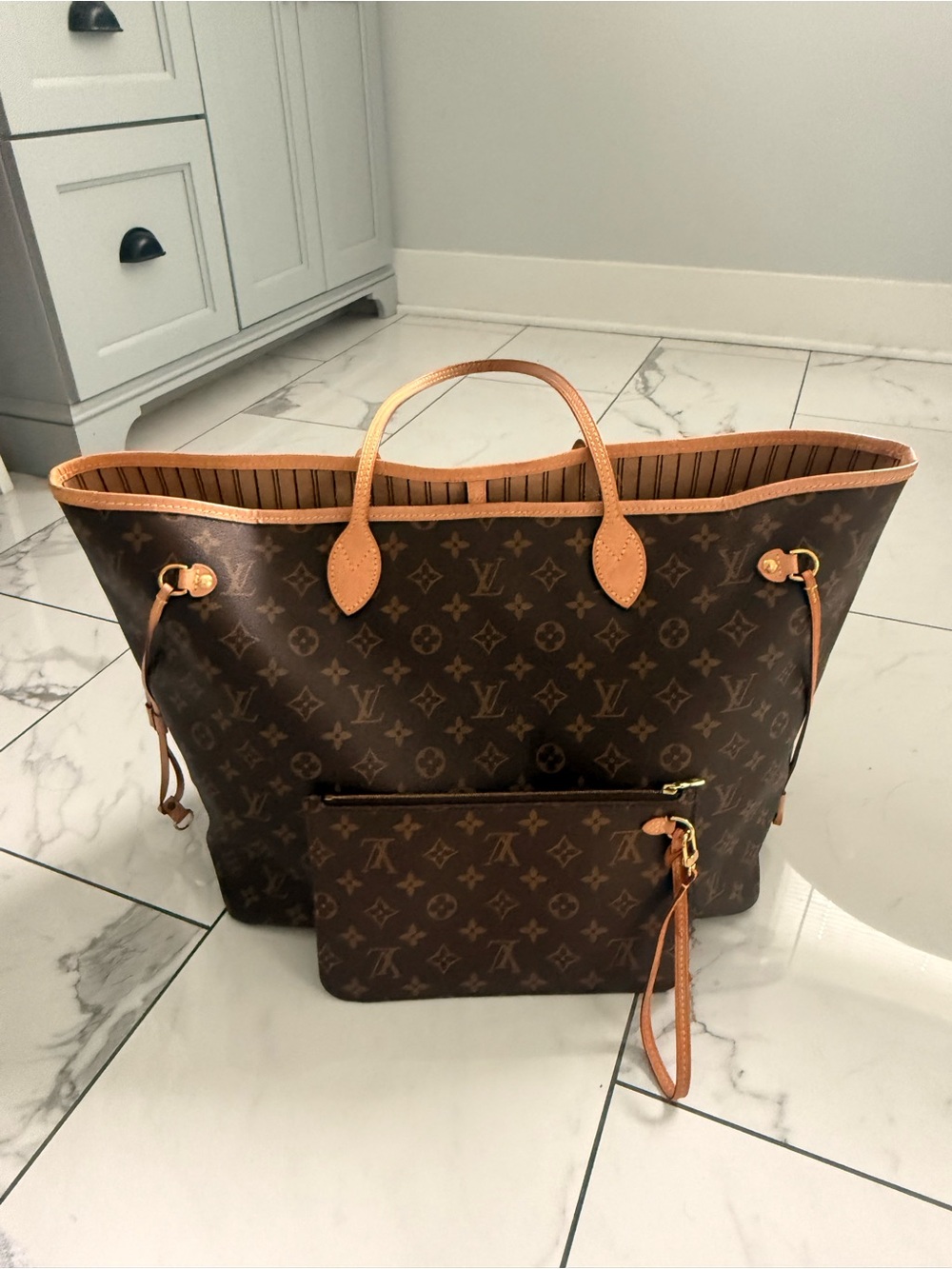 Louis Vuitton Beige Monogram Neverfull MM with Zip Pouch (~$1k under retail!) - Picture 2 of 14